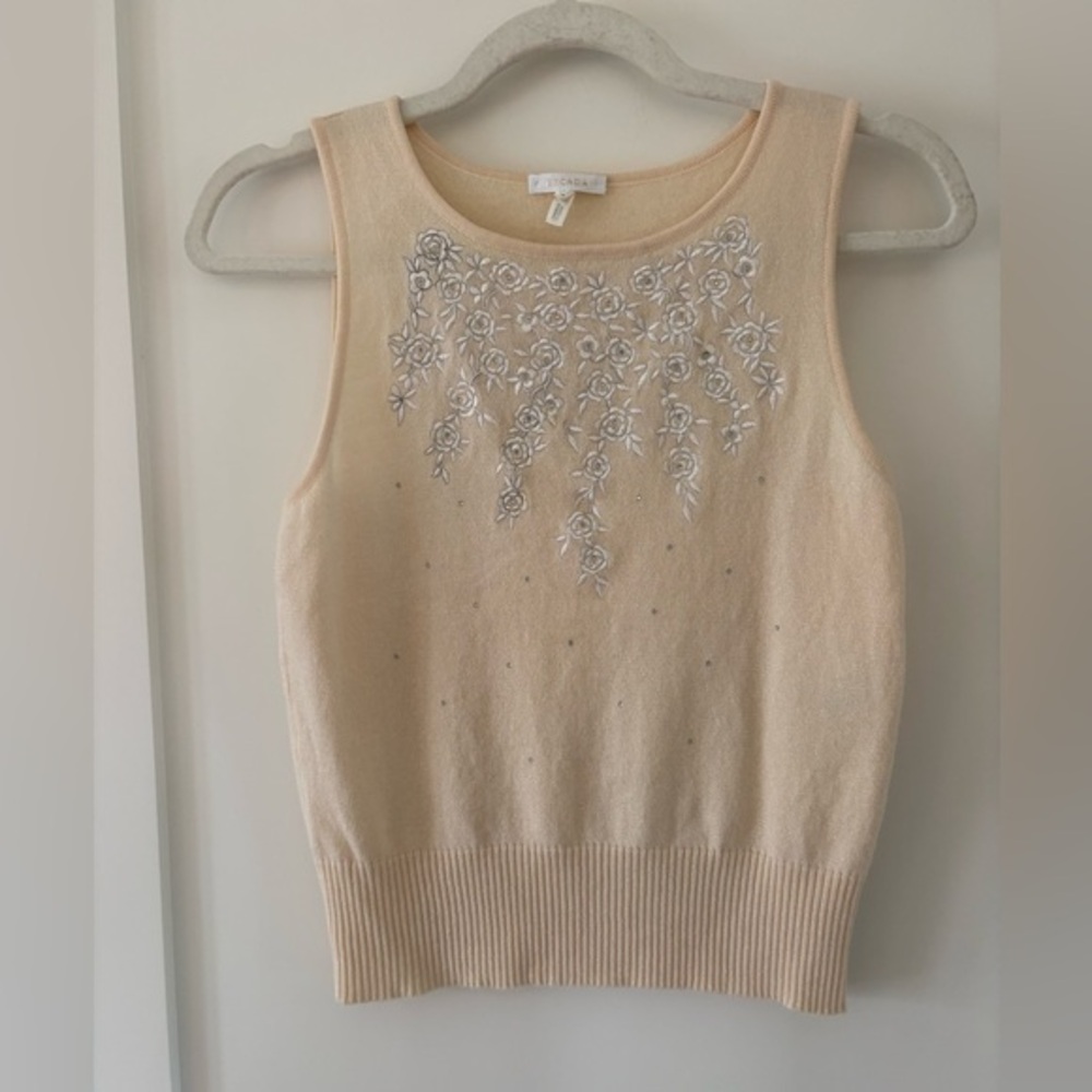 ESCADA Beige Knit Tank Top White Floral Embroidery + gemstones vintage y2k us 4
